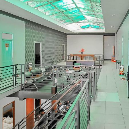 Urbanview Hotel Bagoes Sintang By Reddoorz Dış mekan fotoğraf