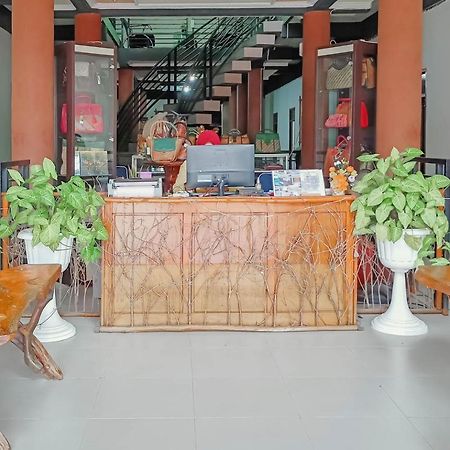 Urbanview Hotel Bagoes Sintang By Reddoorz Dış mekan fotoğraf