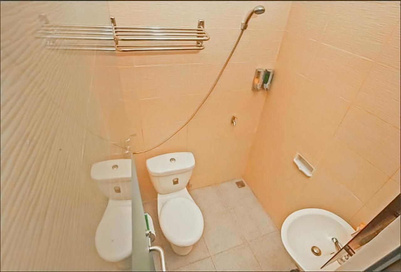 Urbanview Hotel Bagoes Sintang By Reddoorz Dış mekan fotoğraf