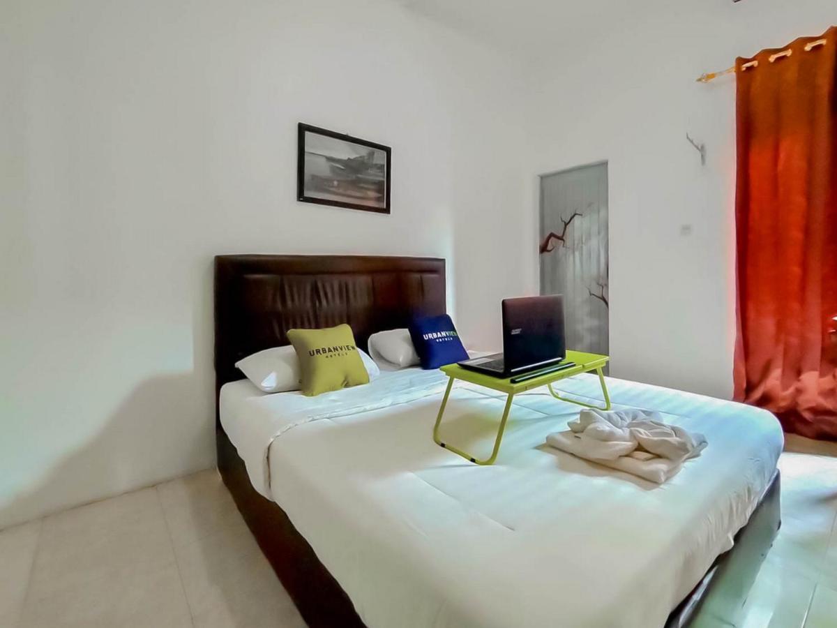 Urbanview Hotel Bagoes Sintang By Reddoorz Dış mekan fotoğraf