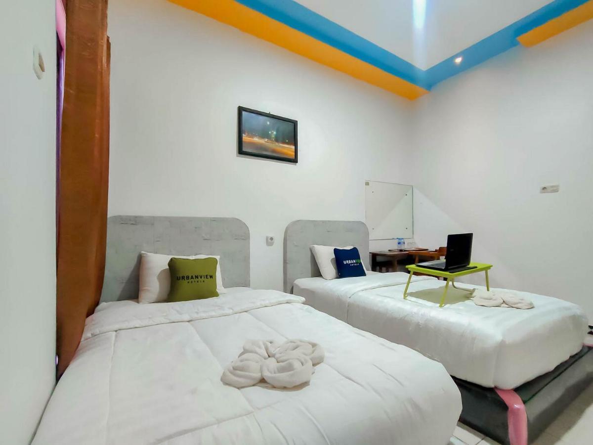 Urbanview Hotel Bagoes Sintang By Reddoorz Dış mekan fotoğraf