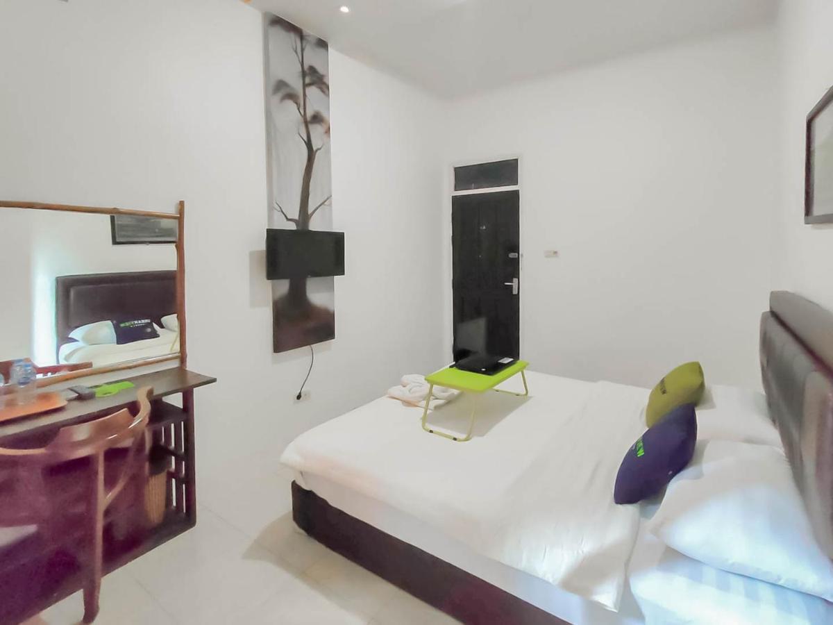 Urbanview Hotel Bagoes Sintang By Reddoorz Dış mekan fotoğraf