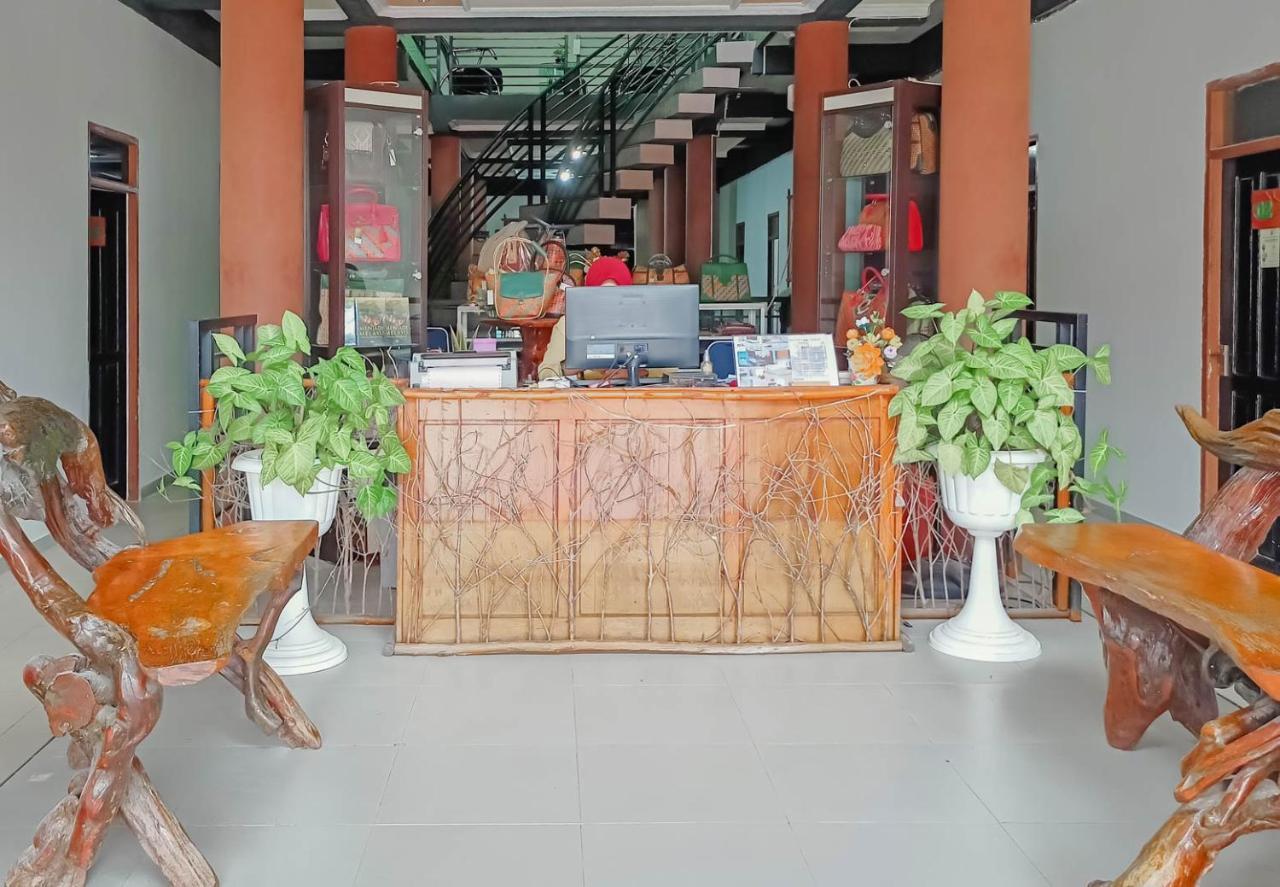 Urbanview Hotel Bagoes Sintang By Reddoorz Dış mekan fotoğraf