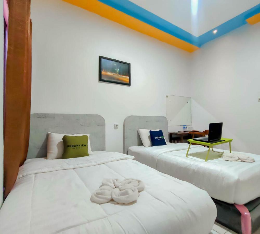 Urbanview Hotel Bagoes Sintang By Reddoorz Dış mekan fotoğraf