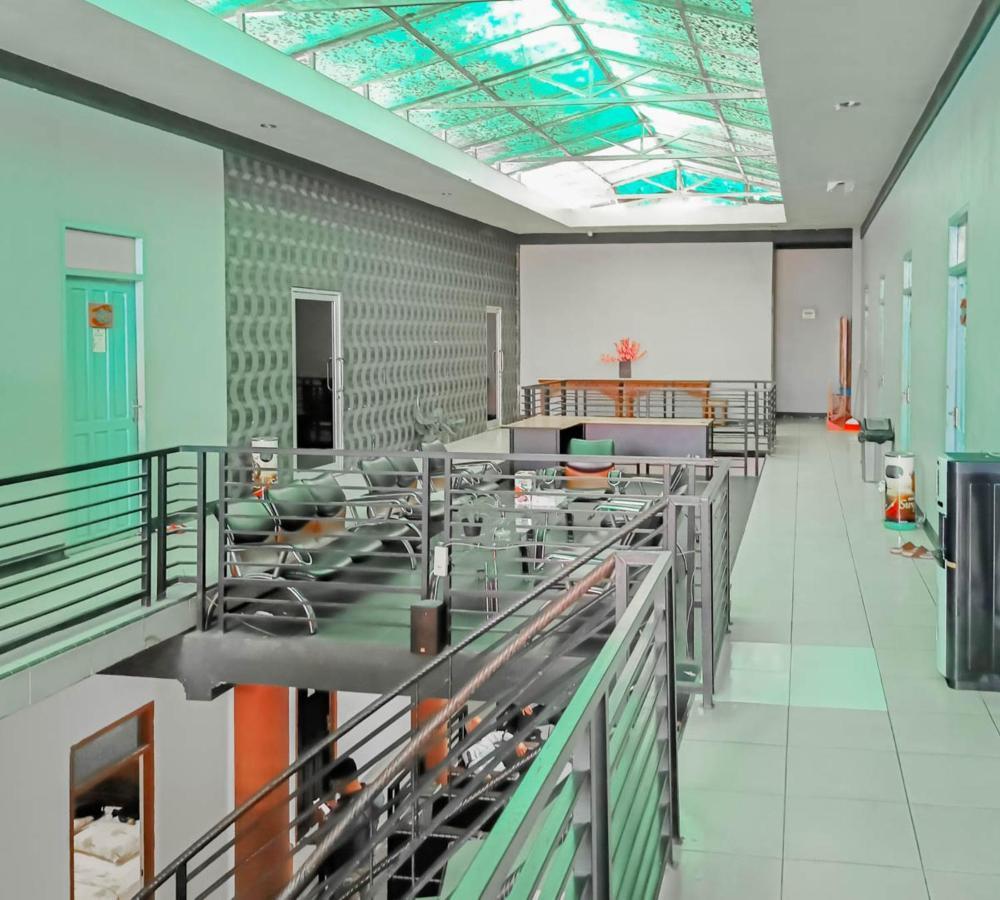 Urbanview Hotel Bagoes Sintang By Reddoorz Dış mekan fotoğraf