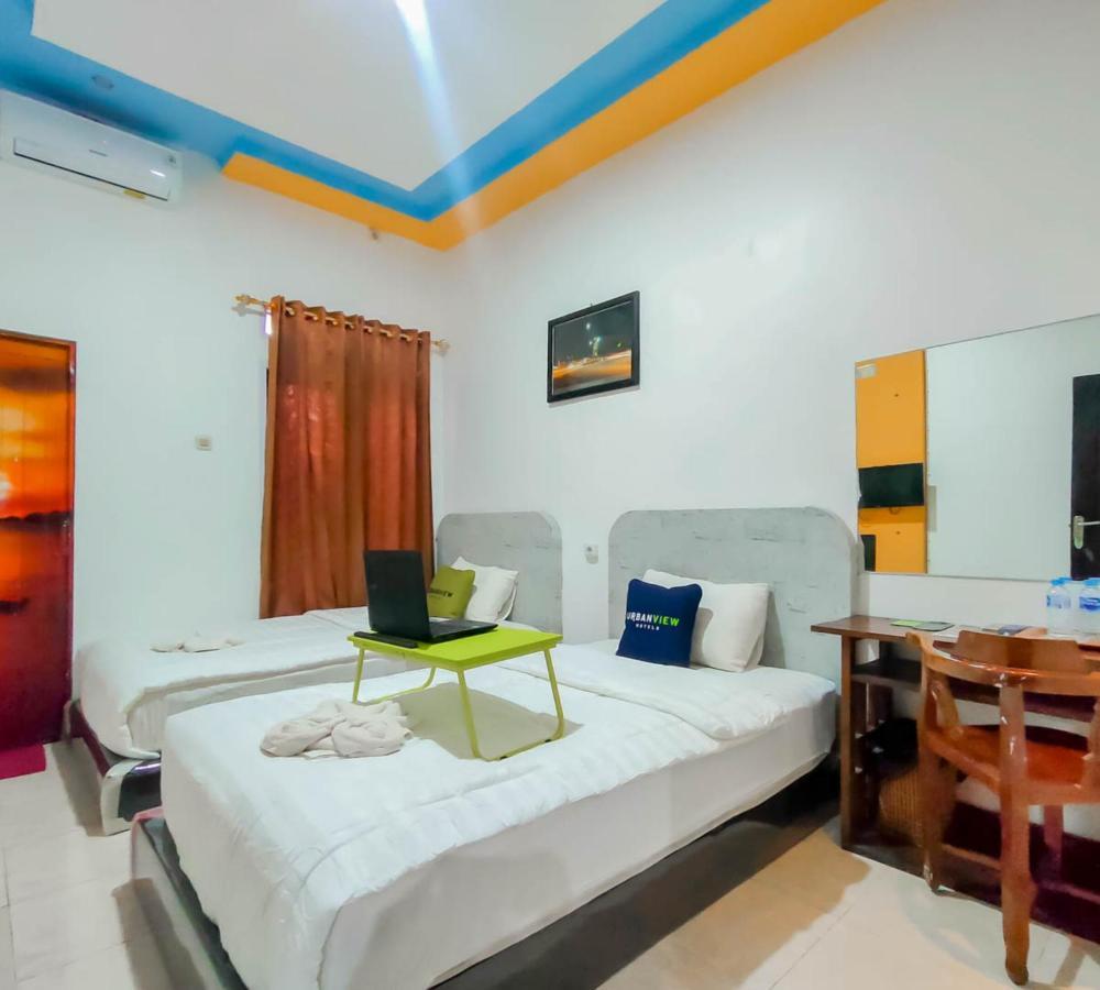 Urbanview Hotel Bagoes Sintang By Reddoorz Dış mekan fotoğraf