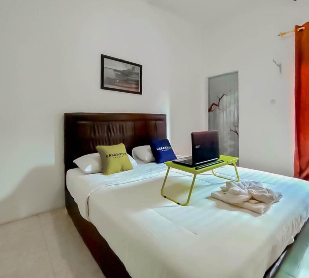 Urbanview Hotel Bagoes Sintang By Reddoorz Dış mekan fotoğraf