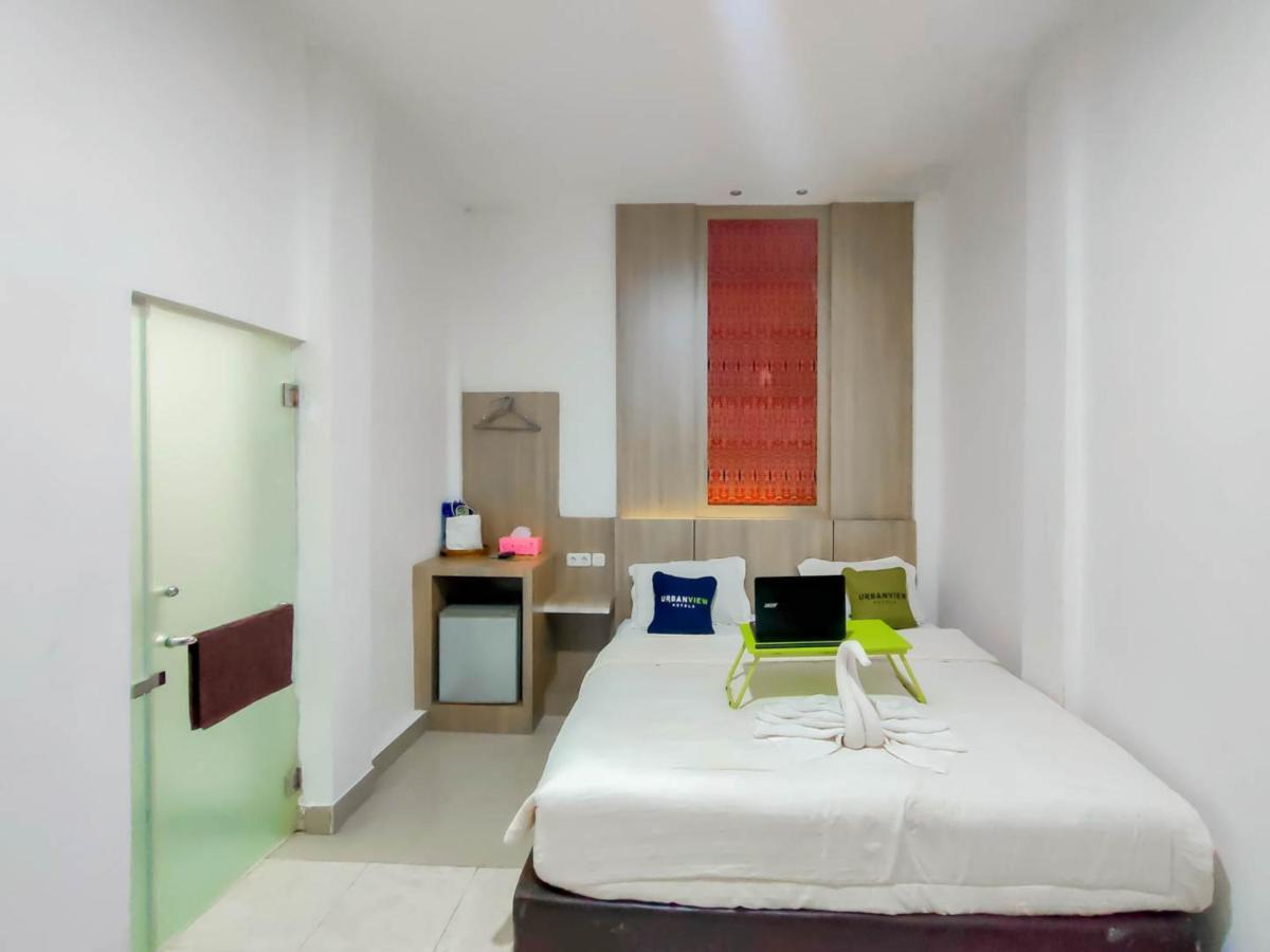 Urbanview Hotel Bagoes Sintang By Reddoorz Dış mekan fotoğraf